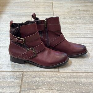 Aetrex Kara Burgundy Riding Ankle Boots with Buckle Detail NWOT